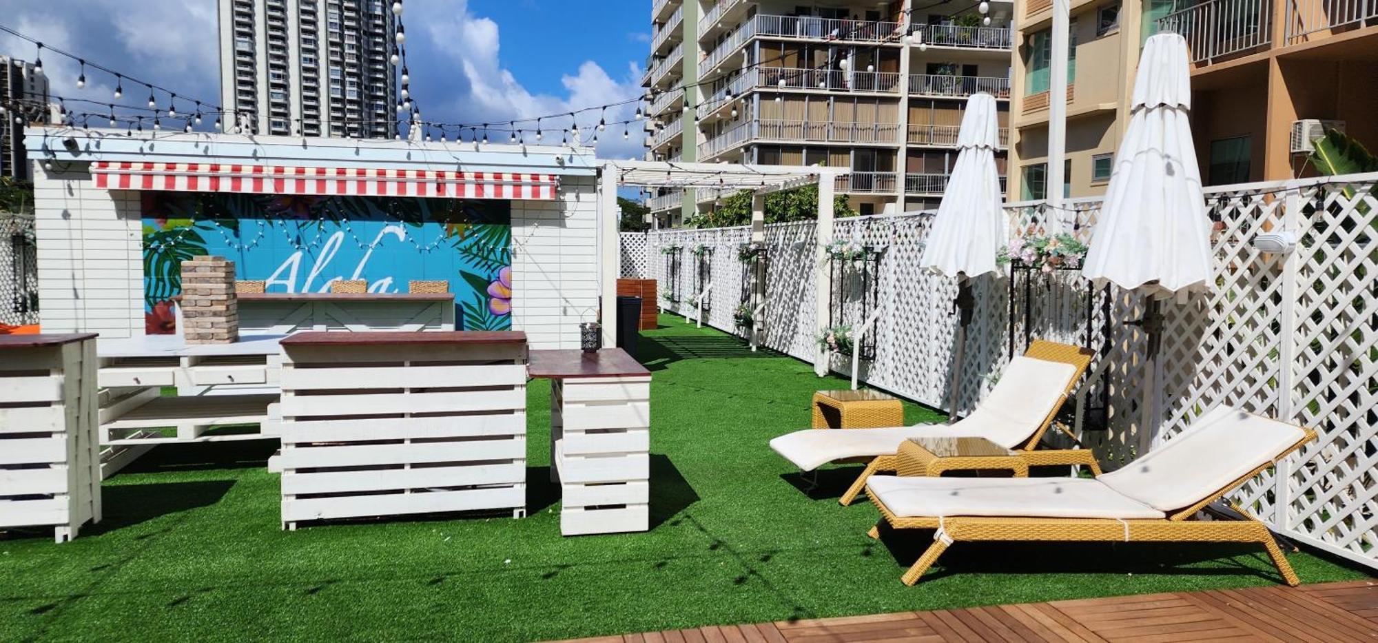 The Beach Waikiki Boutique Hostel Хонолулу Екстериор снимка