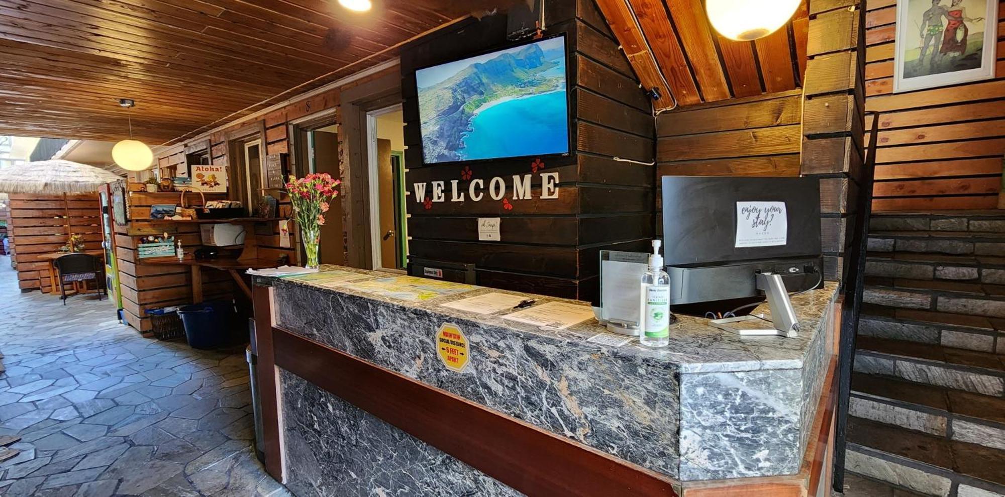The Beach Waikiki Boutique Hostel Хонолулу Екстериор снимка