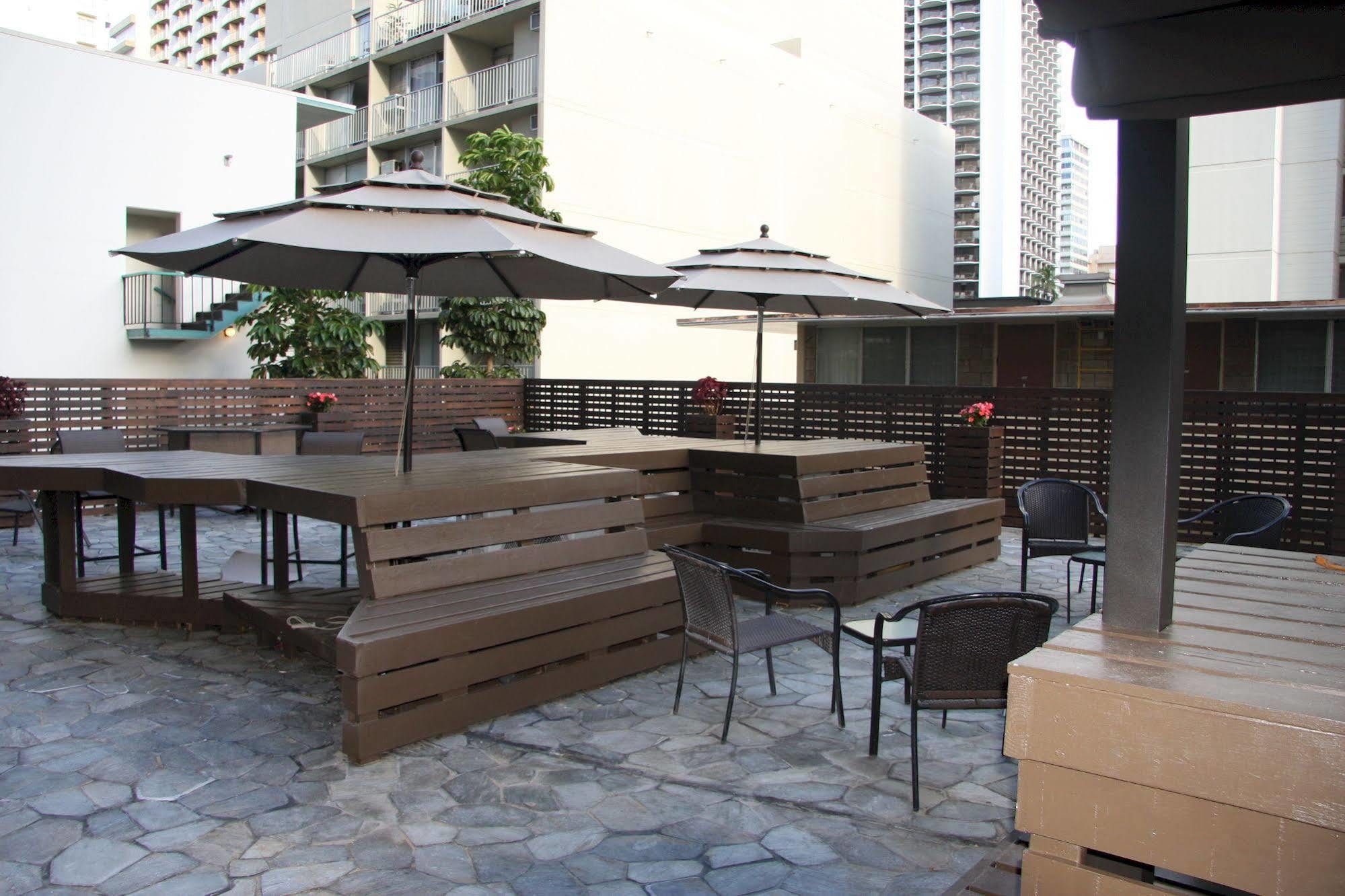 The Beach Waikiki Boutique Hostel Хонолулу Екстериор снимка