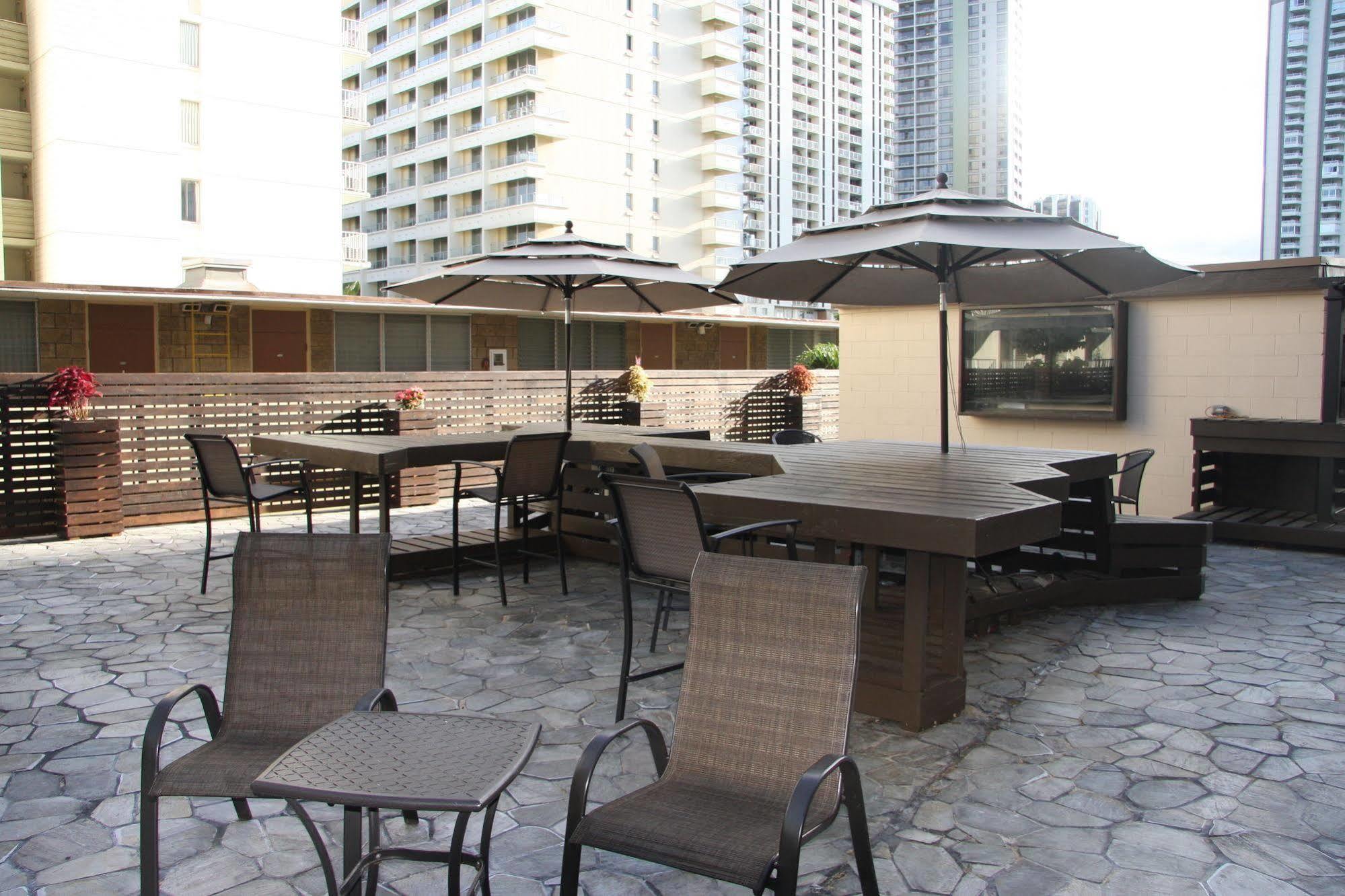 The Beach Waikiki Boutique Hostel Хонолулу Екстериор снимка