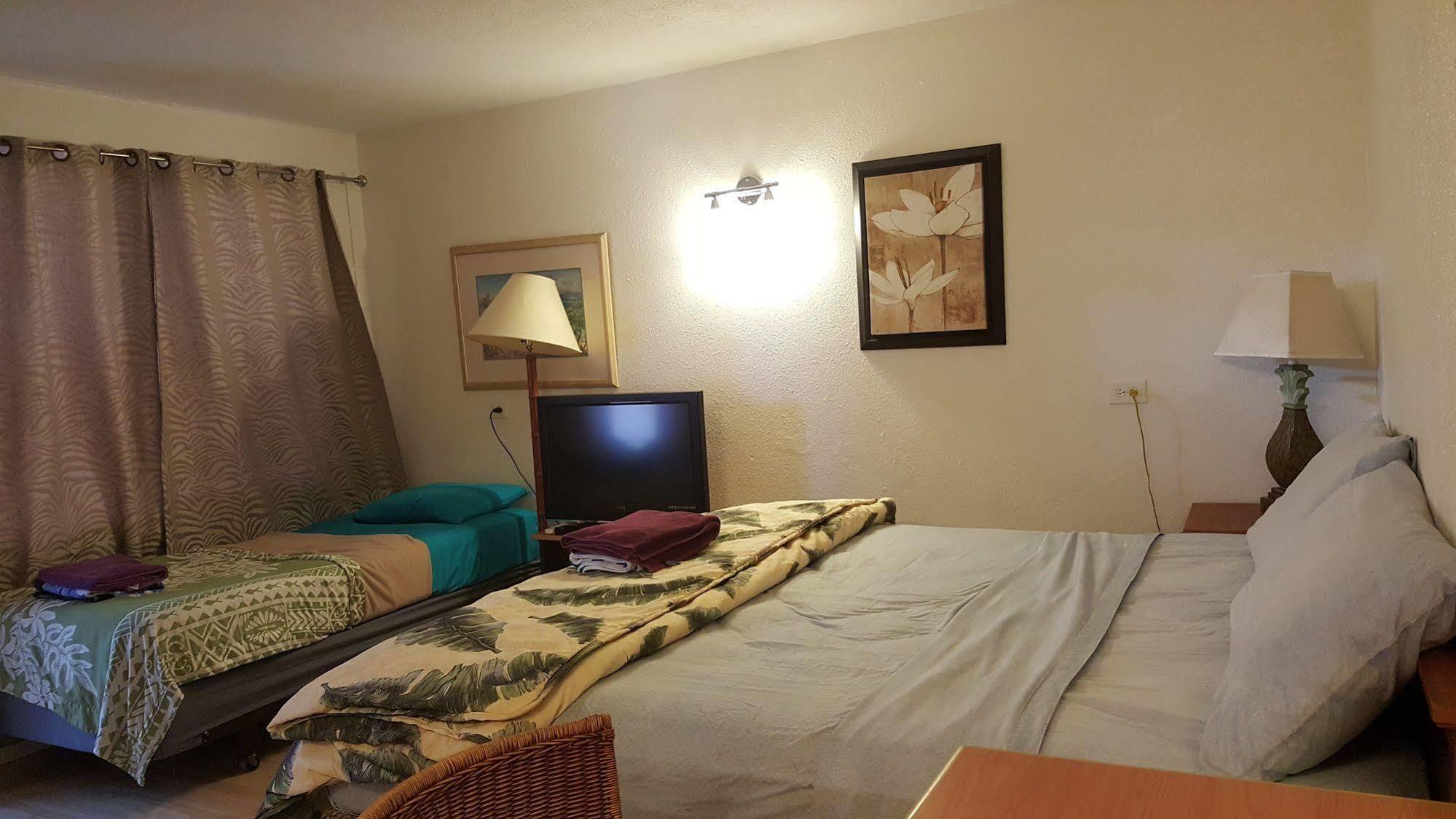The Beach Waikiki Boutique Hostel Хонолулу Екстериор снимка