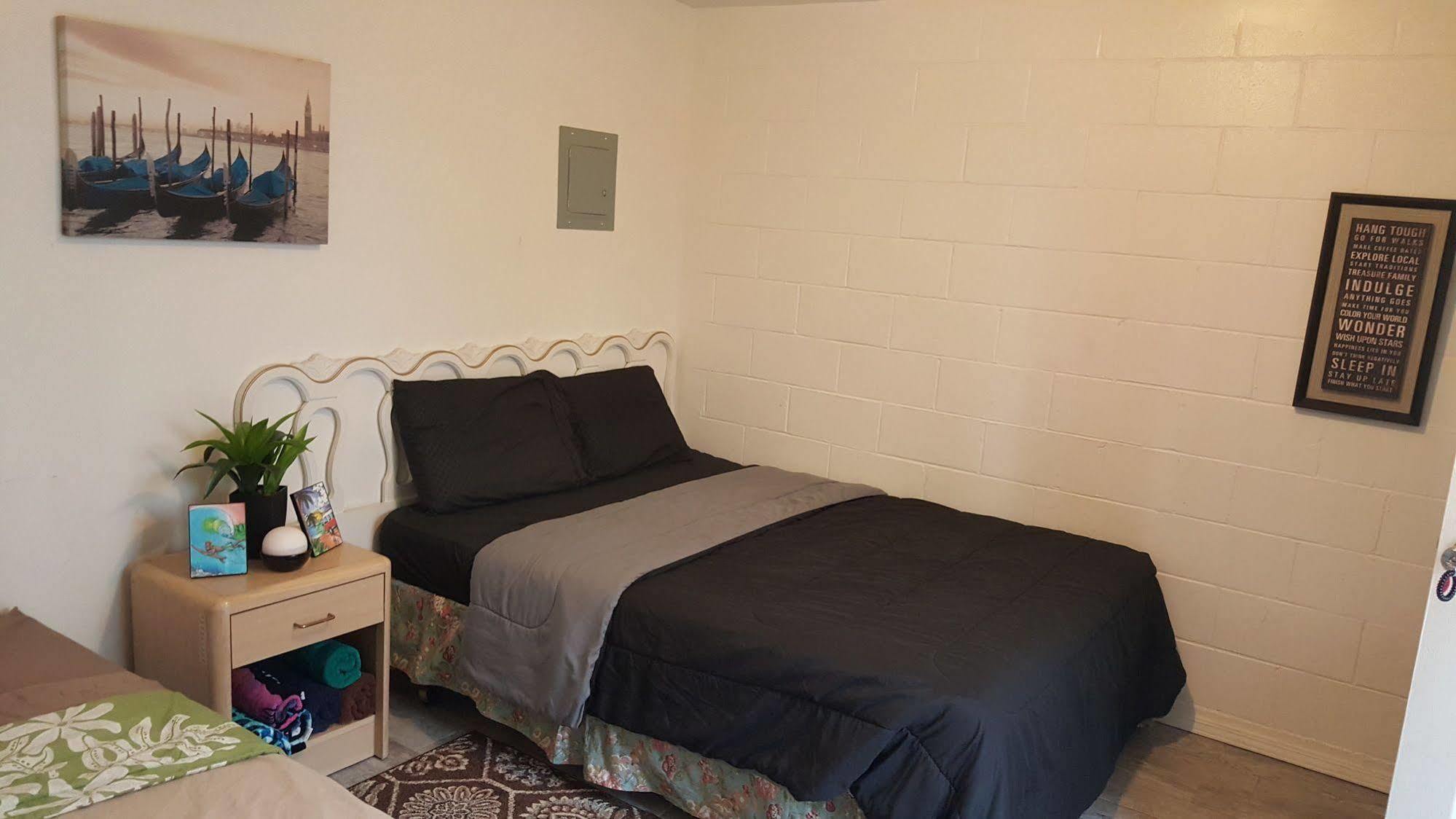 The Beach Waikiki Boutique Hostel Хонолулу Екстериор снимка