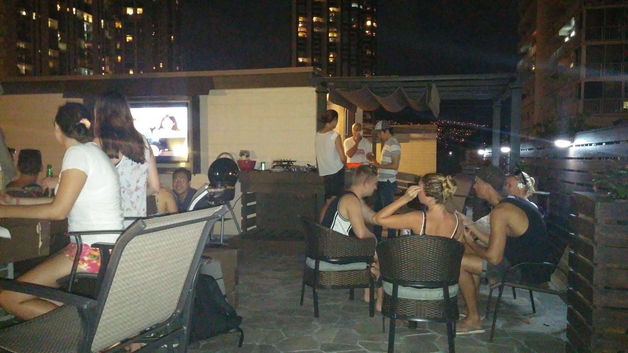 The Beach Waikiki Boutique Hostel Хонолулу Екстериор снимка