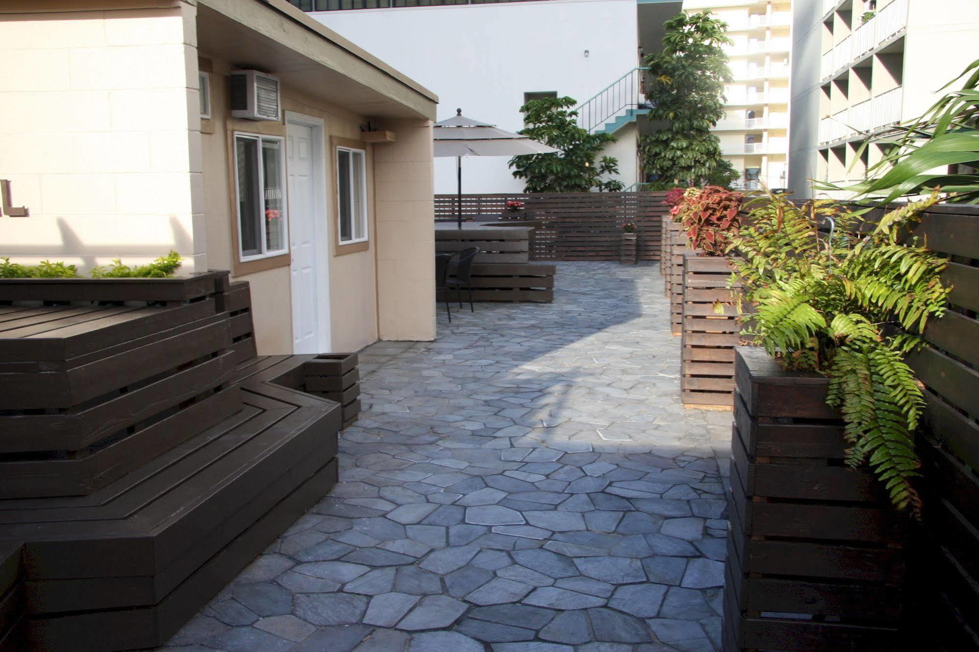 The Beach Waikiki Boutique Hostel Хонолулу Екстериор снимка
