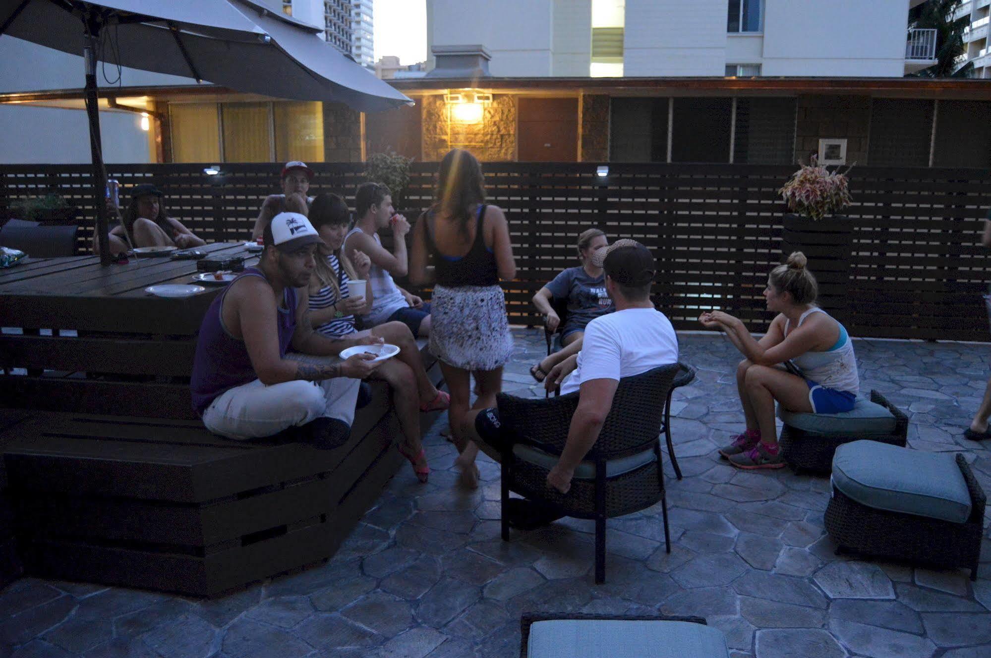 The Beach Waikiki Boutique Hostel Хонолулу Екстериор снимка