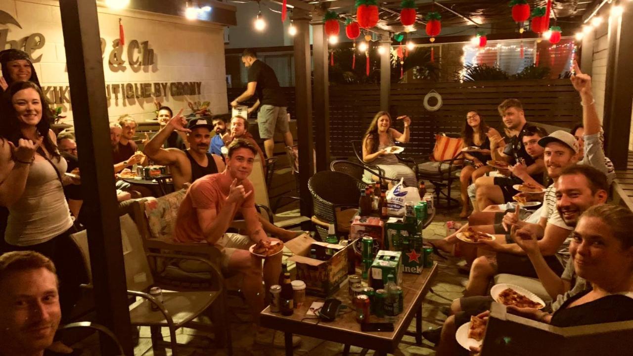 The Beach Waikiki Boutique Hostel Хонолулу Екстериор снимка