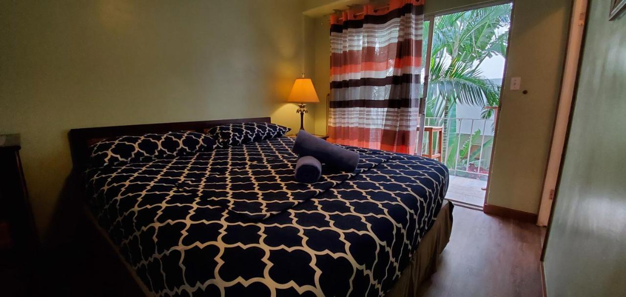 The Beach Waikiki Boutique Hostel Хонолулу Екстериор снимка
