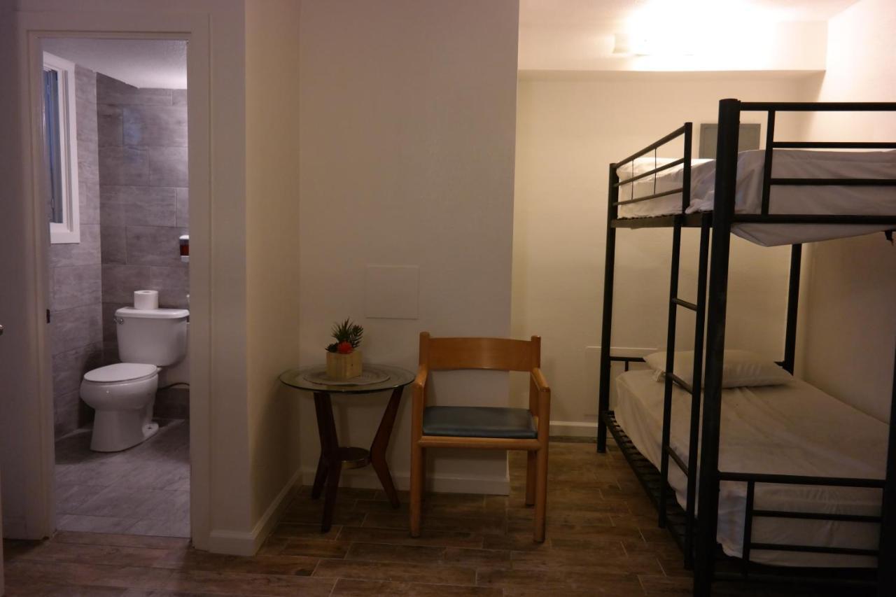 The Beach Waikiki Boutique Hostel Хонолулу Екстериор снимка