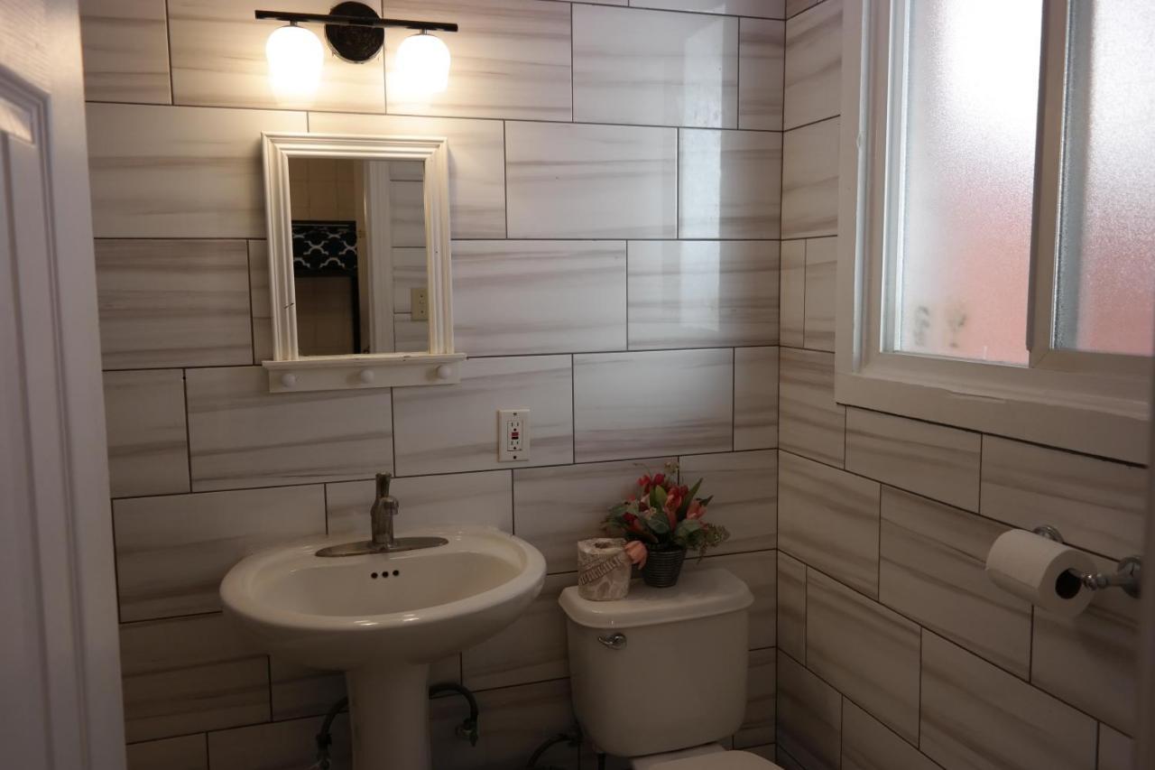 The Beach Waikiki Boutique Hostel Хонолулу Екстериор снимка